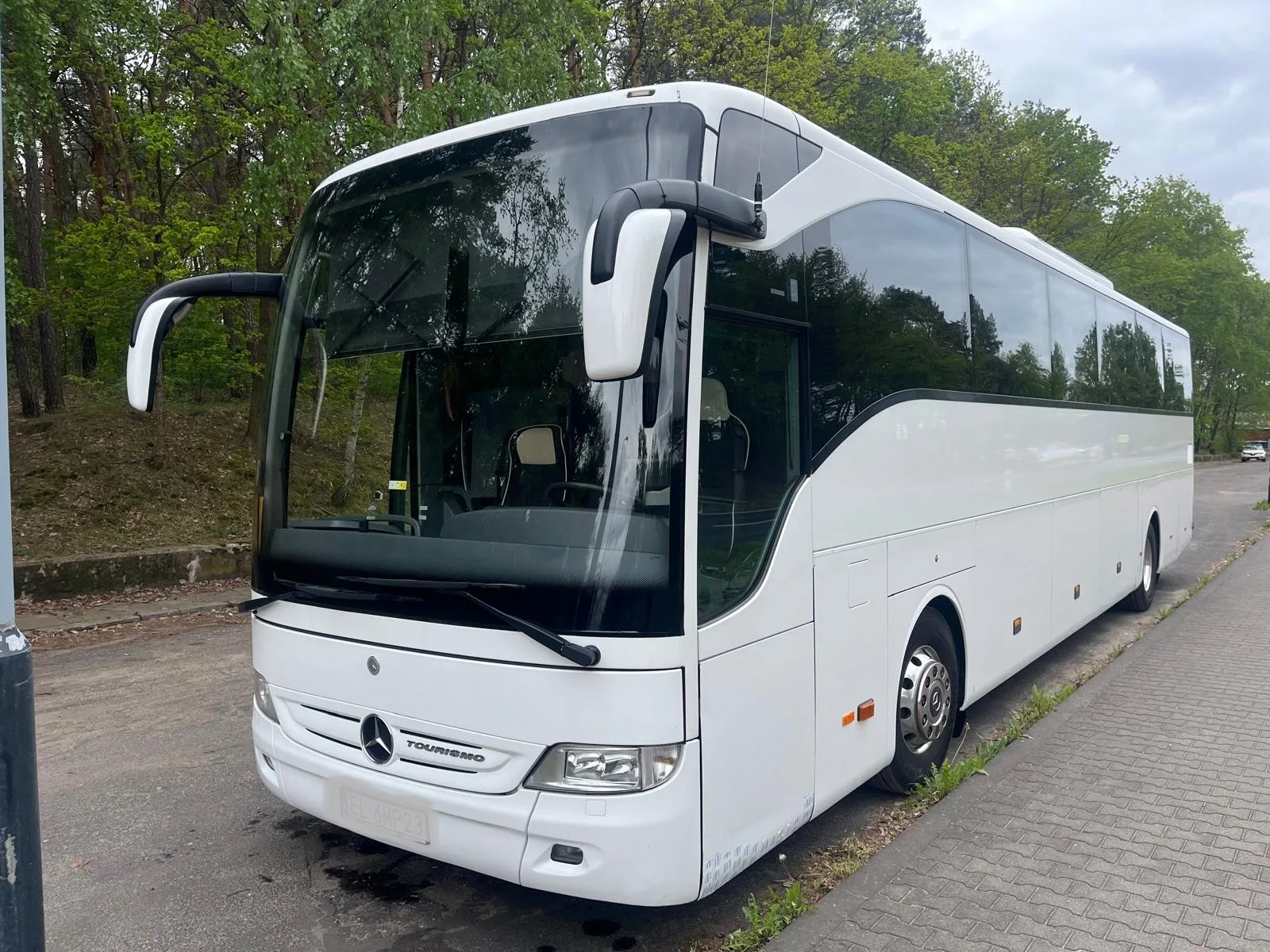 Autokar Mercedes Tourismo — ujęcie z przodu